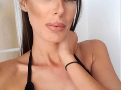 Big boob brunette masturbates on webcam