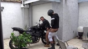 Slut fucked barebakc by straiht motorbiler in leather clothes