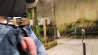 Ambling chisel out in the street, public Urinating