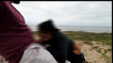 Dia de anal na praia com voyer safados