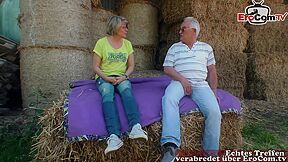 Reife Milf Fickt Mit Ihrem Mann Auf Dem Bauernhof