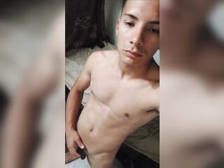 Argentino Vergon Masturbandose y nostranfo su Hermoso Cuerpo