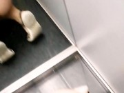 Turista Argentina es infiel y me hace una mamada en el ascensor del hotel - Casero POV