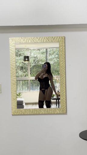 Curvy amateur flaunts big tits and round ass
