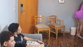Sapatao ensina irm&atilde_o como comer uma mulher gostosa .