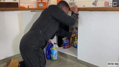 Dude sucks his plumber's schlong and gets fucked in the kitchen