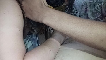 Esposa pegando amigo de aplicativo pela primeira vez, fazendo corno ficar de voyeur