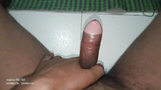 Genç Asyalı erkeklerin büyük penislerinin anal yoldan ilişkiye girdiği POV videosu.