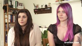 Ersties - Maria und Julie genie&#x00DF;en eine leidenschaftliche Filmassage mit hei&#x00DF;en K&#x00FC;ssen