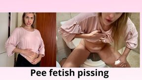 Pee fetish pissing