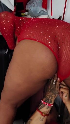 BBW Trapped in the Closet, the Experienced Rescuer Gave Attention