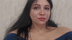 Slutty mature woman shows how she plays with herself, squirting herself away