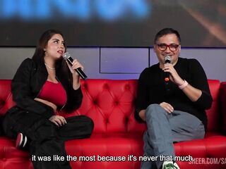 I screw a fan during a TV interview with my spouse and the audience in front of me - Sara Blond
