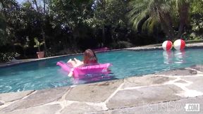 Jonni Hennessy&#8242;s Pussy Filled with Cum from a Big Cock