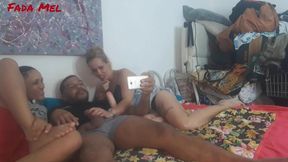 leo ogro trouxe sua amiga sapatao pra eu conhecer,ela me chupou e fudeu minha buceta com uma cinta erotica ate eu gozar!!