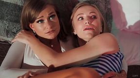 Natural lesbians shelter from the rain - Lesbea