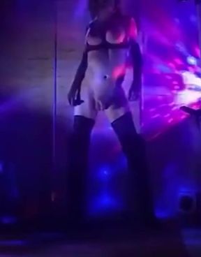 Showing off my slutty bod again ...