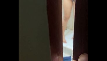 Encontre a mi Vecina Chiquita ba&ntilde_andose Solita No puedo creer lo que pas&oacute_