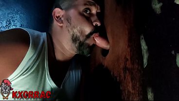 MAMANDO GOSTOSO NAS CABINES DO AROUCHE! Completo no XVIDEOS RED
