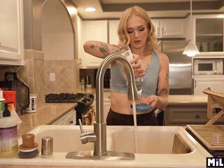 Single mommy uses her time off to hook up