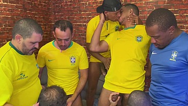 SURUBA DURANTE O JOGO DA COPA