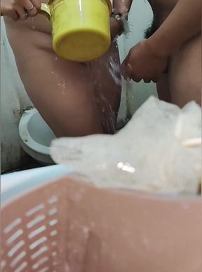 Nakikiligo nalang tirahin pa ako.