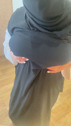 arab teen shows tits