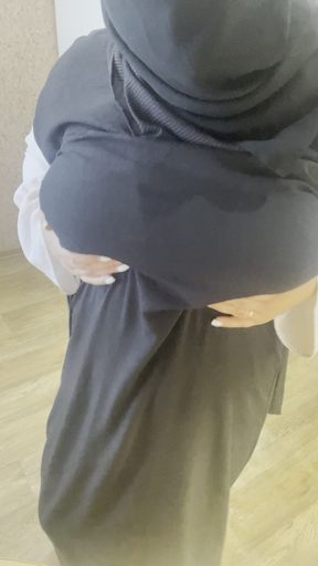 arab teen shows tits