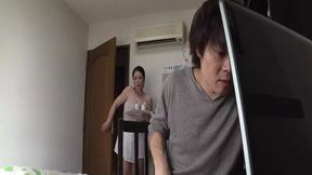 M952G06 Bottomless libido SEX of a frustrated mature woman who sucks on a young meat stick and makes her with her mouth!
