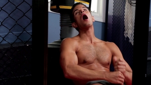 Next Door Male: Sicilian Stud Pumps His Iron