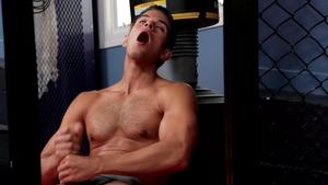 Next Door Male: Sicilian Stud Pumps His Iron