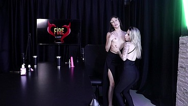 Gostosa mostra como se faz um bom boquete, beija a loira e mostra os lindos peitos - Melina Khalifa (WATCH ON: SHEER/RED)
