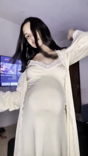 Alice Lima Masturbates Pregnant With Her Massager And Plays With Her Pussy