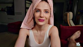 Pretty Teen Gets A Hot Creampie
