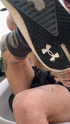 The Giant Macabreink Publicly Humiliates the Tiny Human