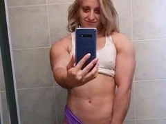 Amateur Latina Milf Masturbates on Cam