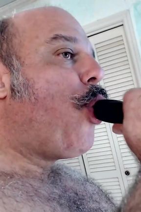 Bullmusclejoe Uses His Friends Dildo to Taste His Own Ass!