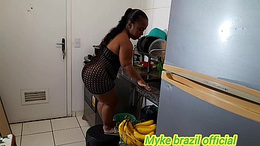 Diarista vai trabalhar e transa gostoso com o patrão ela adora sexo anal