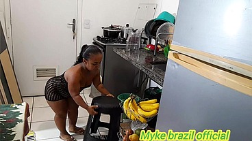 Diarista vai trabalhar e transa gostoso com o patrão ela adora sexo anal