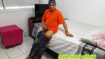 Diarista vai trabalhar e transa gostoso com o patrão ela adora sexo anal