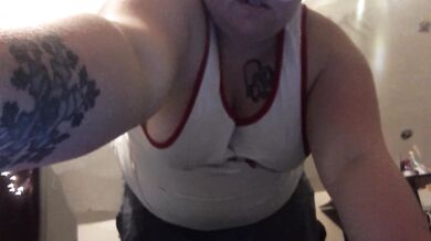 fat white girl buttcrack cleaning - then stripping totally naked to smoke