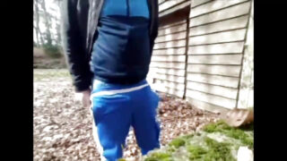 Intensives Close-up von unbeschnittenen Hengsten, die rohe Ärsche ficken