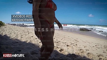 Fui para praia usando meu biquini string e com plug no cuzinho, encontrei com Realizador Baiano e me exibir muito