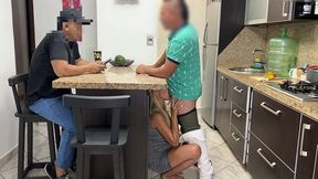 me encanta cuando vienes a casa y empiezas a tocarme al lado de mi marido