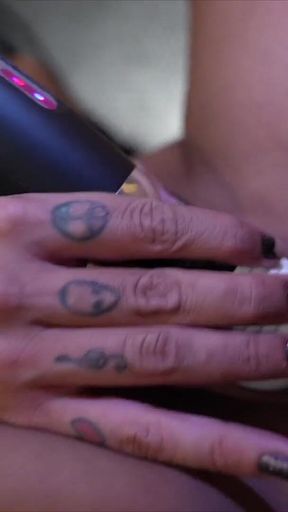 Caroleta Roots Giving Her Ass to Me on the Couch, I Gave Her Pussy Two Cumshots - Caroleta Roots - Loupan