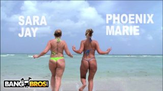 PAWG-stjärnorna Sara Jay och Phoenix Marie får sina stora rumpor klubbade