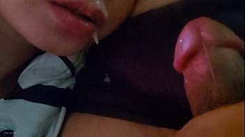 Solid sumubo si stepsister pinutok sa bibig sabay nilunok daming tamod