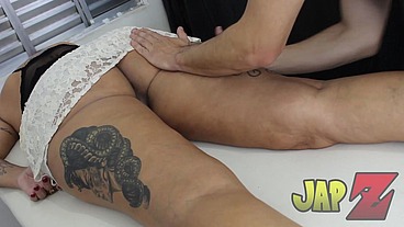 Melissa Devassa foi fazer uma sessão de massagem com Rikardo Fantasma.