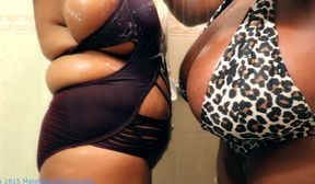 Misotis Claribel & Kristina Milan -They wash each others huge breasts.