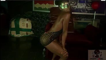 Cum here...shhh lemmie shake this juicy ass on your face!!!